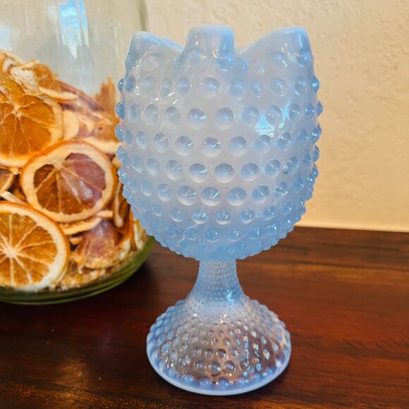 Vintage Duncan Miller Blue Opalescent Footed Hobnail Ivy Rose Vase Cottagecore - Picture 7 of 7